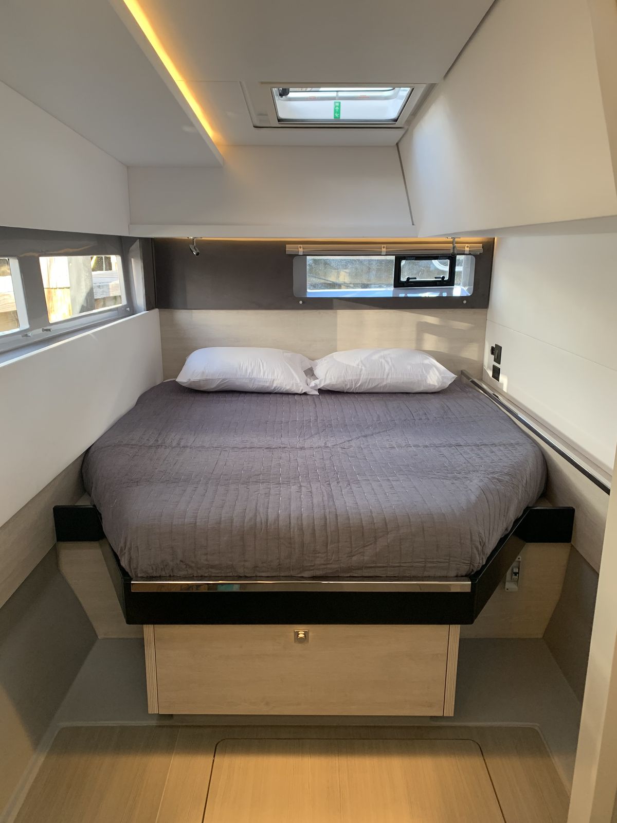 Island berth viewed from the foot of the bed